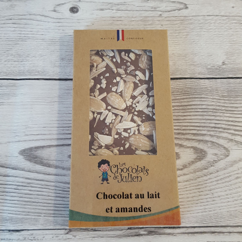 Tablette au chocolat au lait (39% de cacao minimum) et amandes.