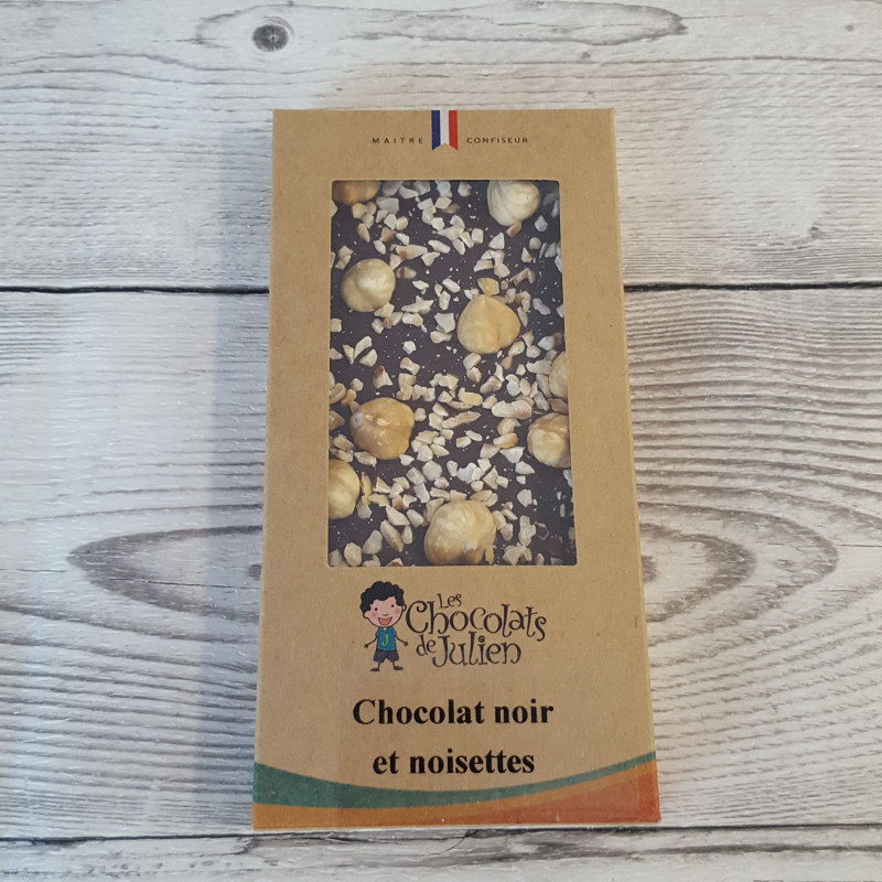 Tablette au chocolat noir (61% de cacao minimum) et noisettes.